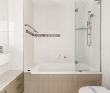 “Spacious, Light-Filled Apartment in a Prime St Lucia Location - Pa... - Photo 1
