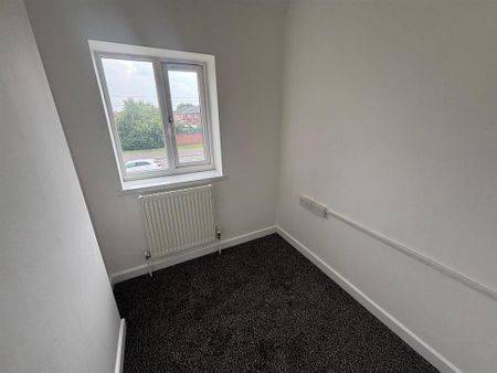 2 bedroom end of terrace house to rent - Photo 2