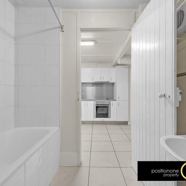 Furnished Renovated 2 Bedroom Unit in the Heart of Highgate Hill - Photo 1