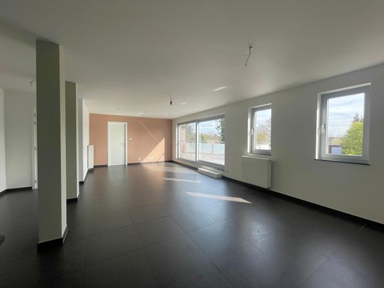 RUIM APPARTEMENT MET 3 SLPK, RUIM ZW-TERRAS EN GARAGE - Photo 1