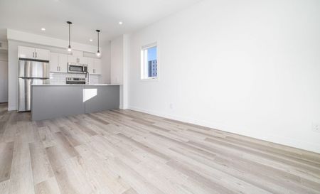 Jersey: Black Accents – 196 Colony, Winnipeg, MB - Photo 2