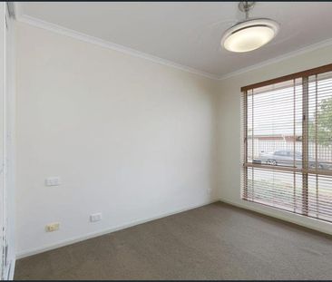 WELL MAINTAINED 3 BEDROOM HOME IN SOUGHT AFTER LOCATION - Photo 4