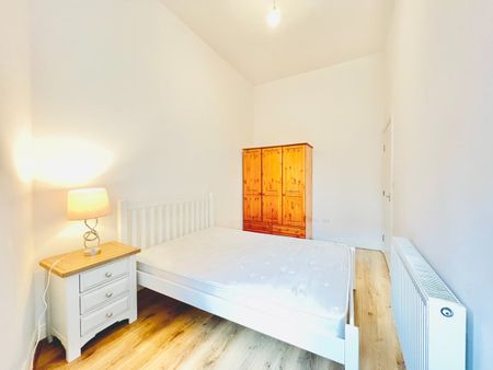 2 Bed Flat, Amesbury Avenue, SW2 - Photo 2