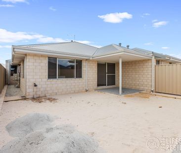 EASYCARE COASTAL HOME CLOSE TO EVERYTHING! - Photo 3