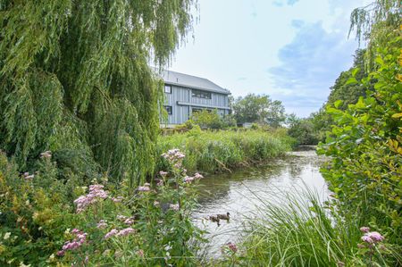 A rare waterfront residence with unrivalled harbour views became available to let on long term basis - Photo 2
