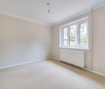 Lightwater, Surrey, GU18 - Photo 4