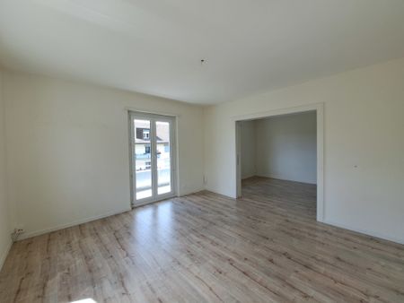 ZENTRALE WOHNUNG ZU VERMIETEN - ERSTE MONATSMIETE MIETZINSFREI - Foto 2