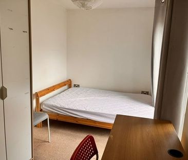 4 Bed Semi-Detached House, Home Leas Close, BS16 - Photo 4