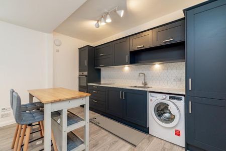 2 bedroom flat to rent - Photo 2