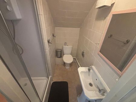 1 bedroom flat to rent - Photo 2