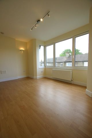 2 Bed Flat, Albert Road, SE25 - Photo 4