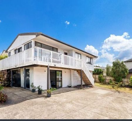 Fantastic Family Home " Ready to move - Photo 5
