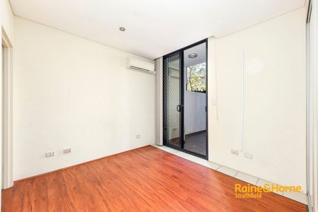 MODERN 2 BEDROOM SPLIT LEVEL APARTMENT - Photo 5