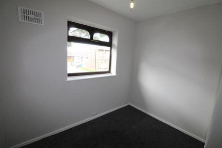 3 bedroom end of terrace house to rent - Photo 4