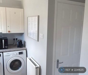 1 bedroom in a house share to rent - Photo 4