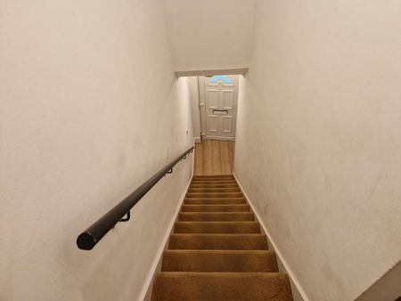 4 bedroom semi-detached house to rent - Photo 5