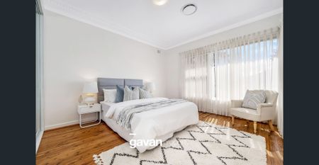 Three Bedroom Home with Swimming Pool - Photo 3