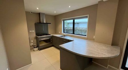 Downstairs Two Bedroom unit with plenty of space - Photo 5