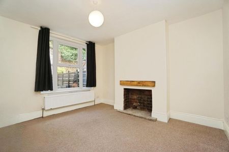 5 bedroom House To Let - Photo 3