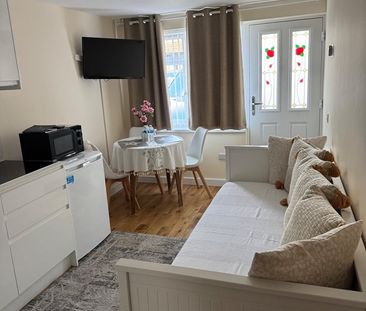 1 Bed Flat, Handcross Road, LU2 - Photo 3