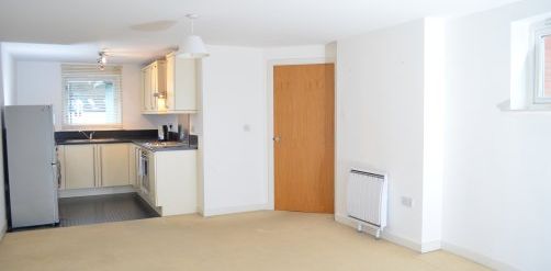 2 bed, 2 bath flat available - Downham Boulevard, IP3 - Photo 2