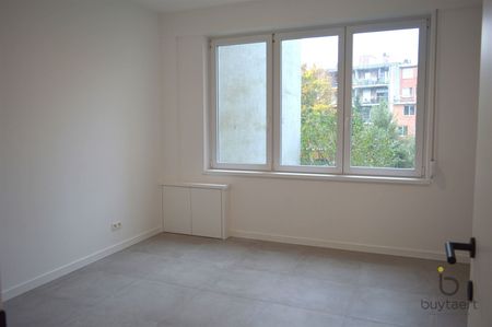 Gerenoveerd één slaapkamer appartement met tuin. - Photo 3