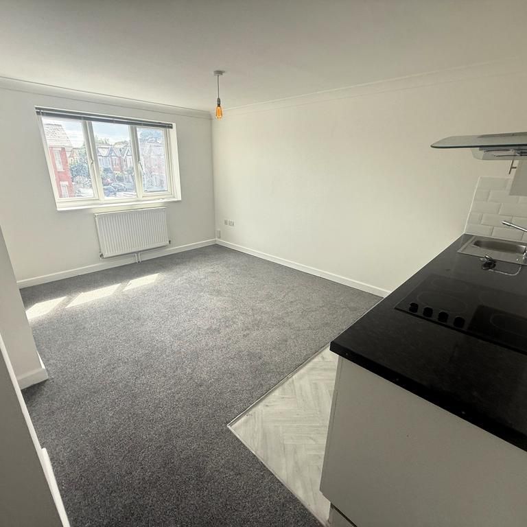 1 bedroom flat to rent - Photo 1