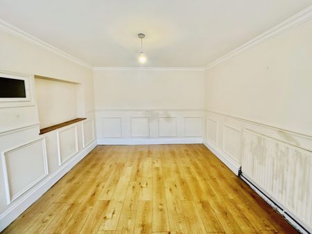 Three-Bedrooms Terraced House - Photo 5