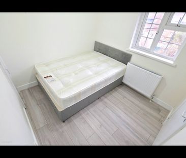 4 Bed Semi-Detached House, Christchurch Avenue, HA0 - Photo 1