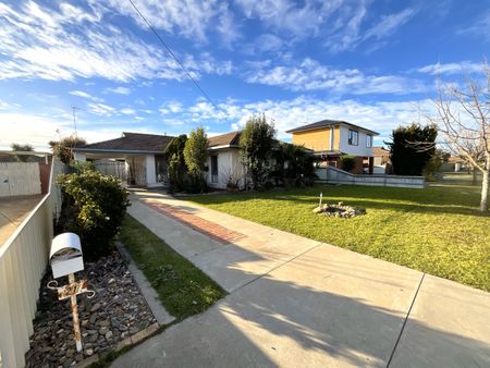 Beautiful 3 bedroom home - Photo 3