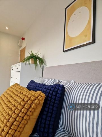 1 bedroom in a house share to rent - Photo 5