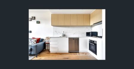 Two Bedroom Two Bathroom Apartment in Brunswick - Photo 5