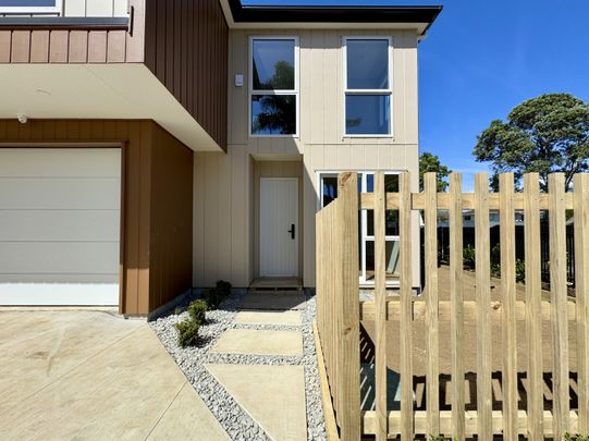 Unit 1, 118 Pigeon Mountain Road, Half Moon Bay, Auckland - Photo 1