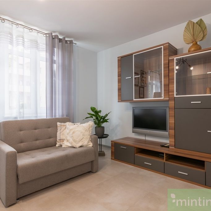 Atrakcyjna kawalerka w nowoczesnym budynku - Zdjęcie 1