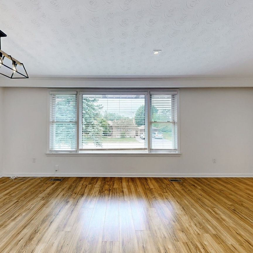 For Lease - 365 Osiris Drive, Richmond Hill, Ontario - Photo 1