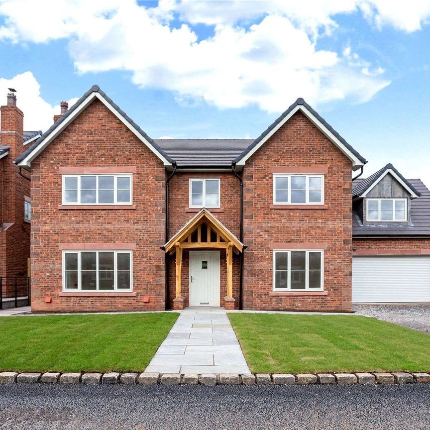 Outstanding luxury family home in exclusive development on the edge of Delamere forest - Photo 1