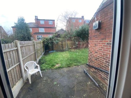 St Chads View (room 5), Headingley , Leeds - Photo 3