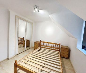 Brooklyn Road, Woking, Surrey, GU22 7US - Photo 4