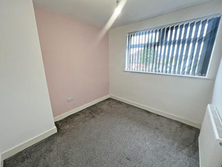 3 bedroom end of terrace house to rent - Photo 4