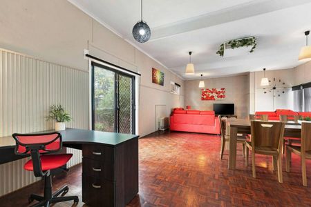 4 BEDROOM RESIDENCE AT MOTEL SITE - Photo 3