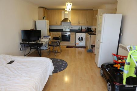 2 bedroom apartment to rent - Photo 3