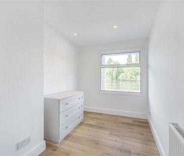 Beautifully presented three bedroom detached house on Garrick Island. - Photo 6