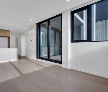 STUNNING 1 BED, 1 BATH APARTMENT IN IVANHOE GARDENS! - Photo 1