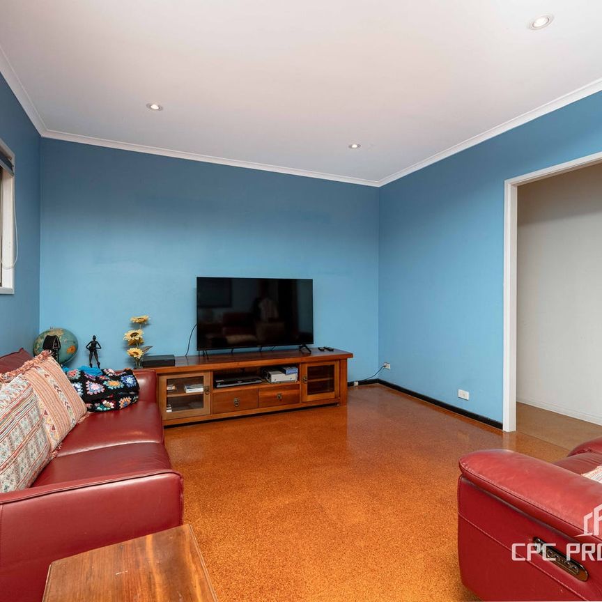 Colourful Furnished Home with Pool in the Heart of Wilston! - Photo 1