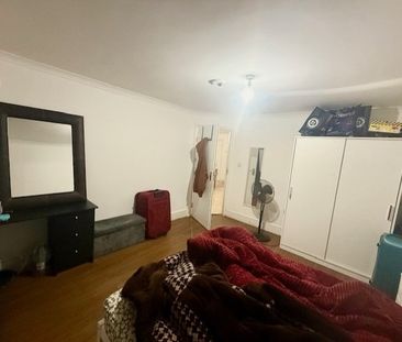 4 bed detached bungalow to rent in Copperfield Avenue, Uxbridge, UB8 - Photo 4