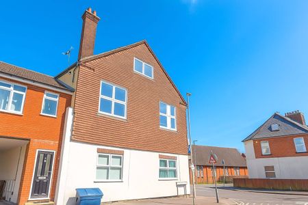 Queens Road, Aldershot, Hampshire, GU11 - Photo 5