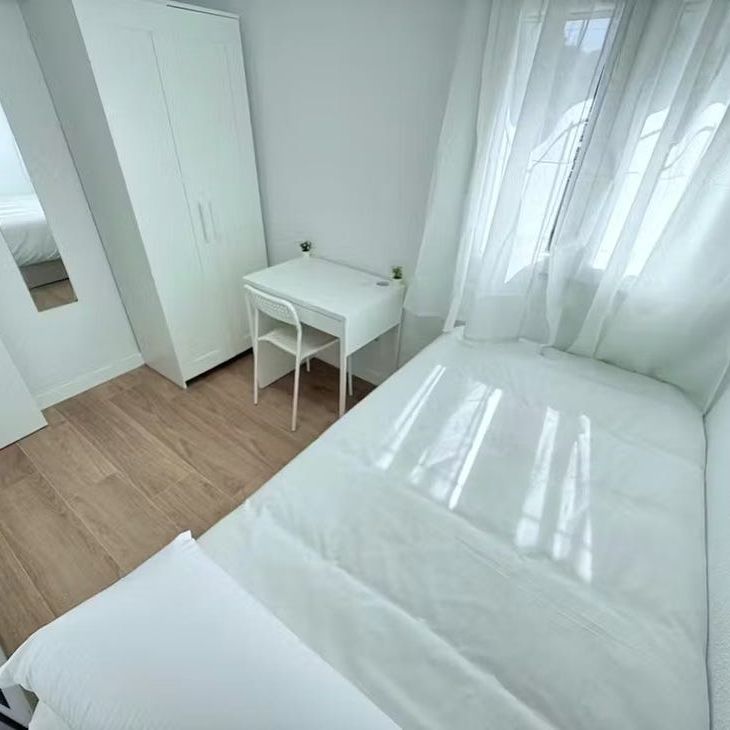 Calle del Puerto del Bruch, Madrid, Community of Madrid 28031 - Photo 1