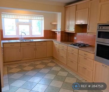 4 bedroom semi-detached house to rent - Photo 6