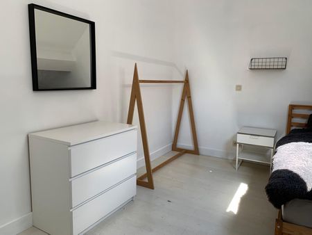 House - for rent - Photo 3