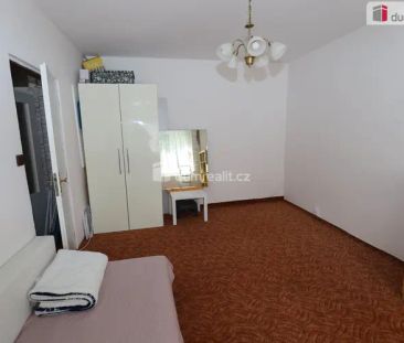 Krásný útulný vybavený byt 1+1 ve zvýšeném přízemí panelového domu ... - Фото 6